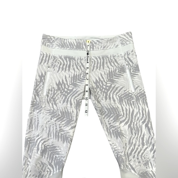 Lululemon Inspire Tight II, Size 10, Palm Camo White Nimbus 🏃♀️➡️ - Picture 15 of 16